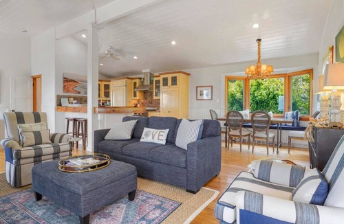 Del Mar House | Darling Beach Cottage, Ocean Views, central