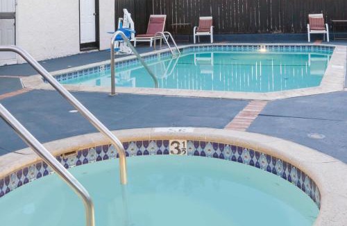 Castaic Hotel | Days Inn by Wyndham Castaic Six Flags Magic Mountain