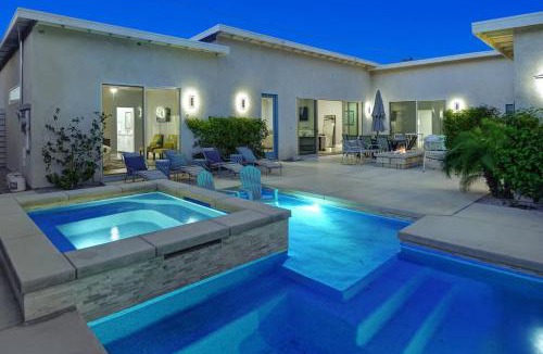 Desert Park Estates House | Deja Blue - Alice Lodging