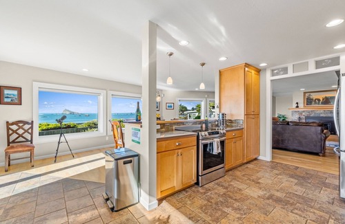 Crescent City North House | del Playa: Luxurious Craftsman Beachfront Home
