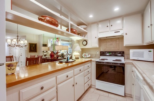 Solana Beach Condo | Deluxe Condo, Steps to the beach, Seascape Sur, Oceanfront Complex 3 bd, 3ba