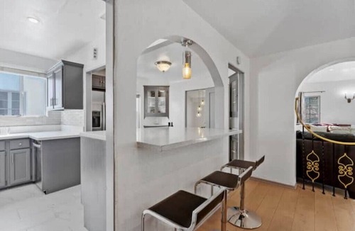 Carthay Circle Bed & Breakfast | Deluxe VRBO