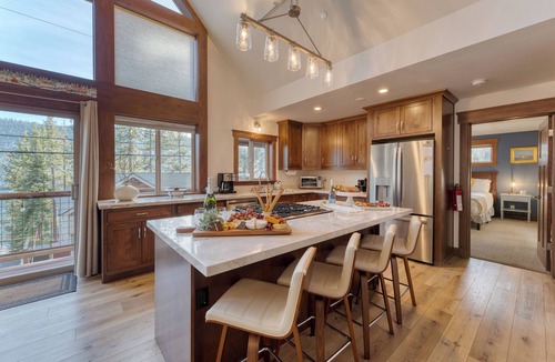 Truckee House | Denton by AvantStay | Hot Tub, Enclosed Deck w/Fire Pit | Near Skiing & Lake!