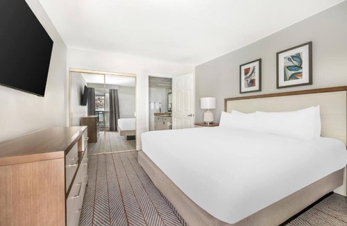 Canyon Corridor Hotel | Desert Escape Suite w/Kitchen + Patio for Ultimate Relaxation l 2 Large Units