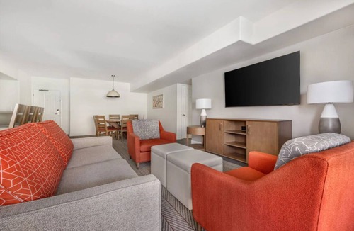 Canyon Corridor Hotel | Desert Escape Suite w/Kitchen + Patio for Ultimate Relaxation l 2 Large Units