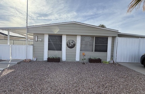 Holiday Shores House | Desert, Lake & River Retreat. 15 mins to Laughlin. Close to everything.