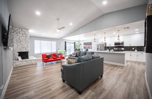 Summerlin House | Desert Oasis Close to Freemont Street