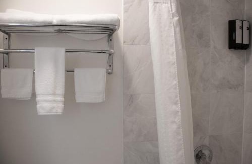 Hayward Hotel | Discovery Inn