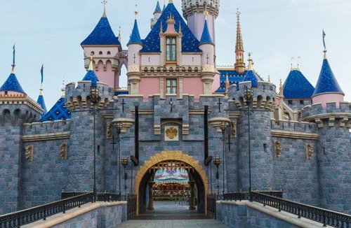 Anaheim Resort Resort | Disney Fun Starts Here! 2 Beautiful Units, Pool, Onsite Dining, Near Disneyland