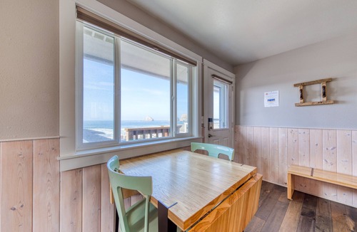 Oceanside Condo | Dog-friendly, completely remodeled modern home with beachfront views