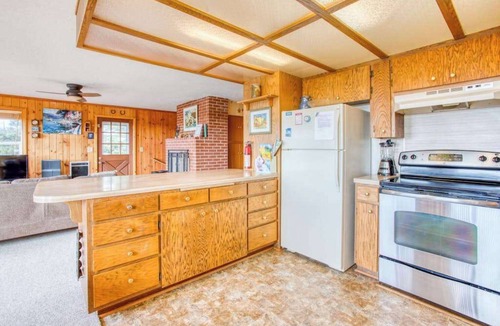 Bayshore House | Dog-Friendly Home with Ocean Views, Easy Beach and Bay Access, and Free WiFi