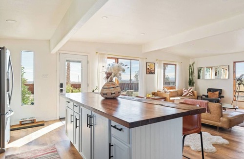 Yucca Valley House | Dog Friendly +Hot Tub +Pool +Fire Pit +King Beds