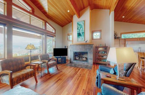 Neahkahnie Beach House | Dog-friendly ocean-view home near the beach with large deck grill & Ping-Pong