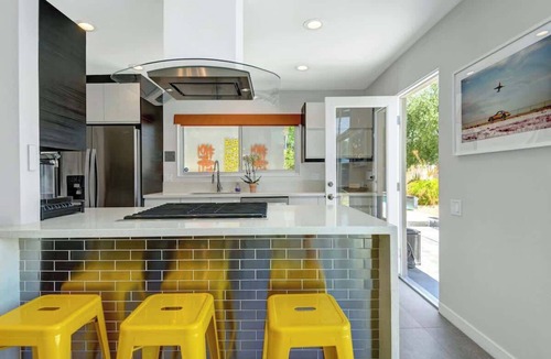 Palm Springs House | Dog-Friendly Stunner|Pool|Fireplace|BBQ and more