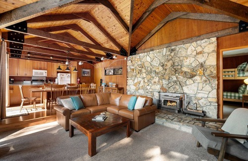 Truckee Cabin | Donner Delight - Classic Donner Lakefront Cabin with Lake Views, across from Shoreline Park