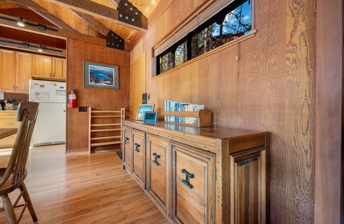 Truckee Cabin | Donner Delight - Classic Donner Lakefront Cabin with Lake Views, across from Shoreline Park