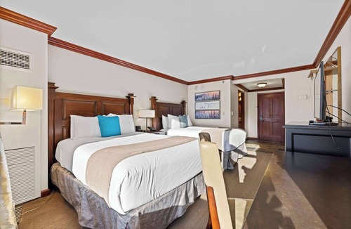 Olympic Valley Resort | Double Queen Valley View-Zero Resort Fees in July
