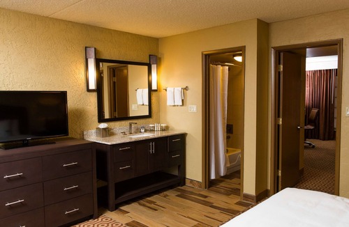 Tucson Hotel | DoubleTree Suites by Hilton Tucson - Williams Center