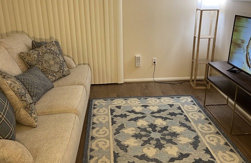 Downtown Los Angeles Apartment | Downtown bright lights