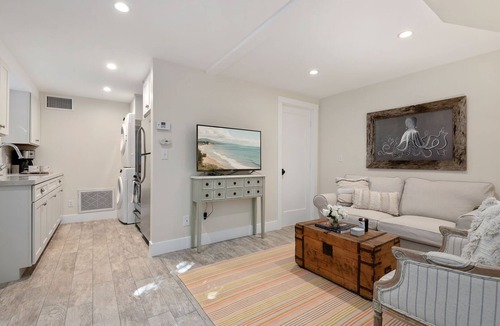 Santa Barbara Apartment | Downtown Escape
