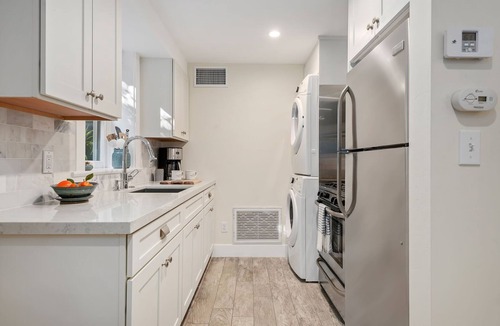Santa Barbara Apartment | Downtown Escape