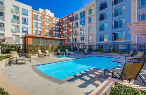 East Village Apartment | Downtown Luxury - 2 bed/2 bath/2 parking
