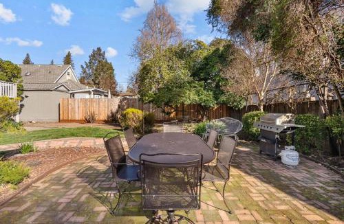 Napa House | Downtown Napa HOT TUB Retreat - 3 Bed l 2 bath