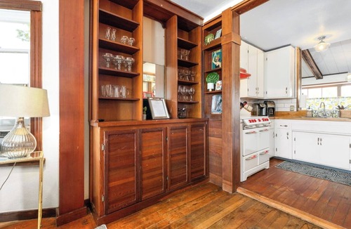 San Luis Obispo House | Downtown SLO Victorian+Sleeps 12+Walkable+Private