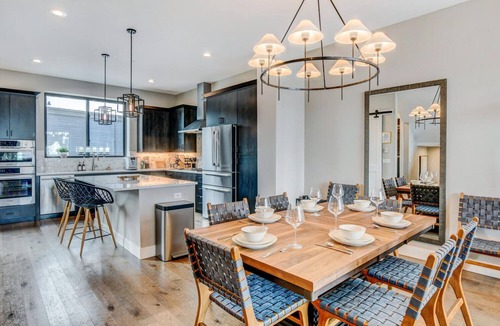 Winter Park House | Downtown WP Event Center Loft 96 I Rooftop Spa I Great Views I Bunks I Discounted Attractions