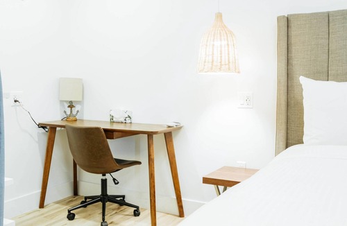 Belmont Shore Hotel | DQ - Deluxe Room, 1 Queen Bed, Non Smoking