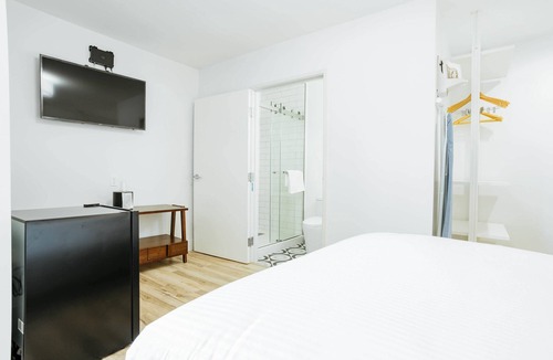 Belmont Shore Hotel | DQ - Deluxe Room, 1 Queen Bed, Non Smoking