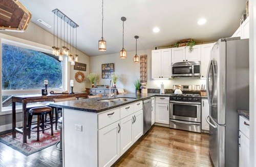 Gold Hill House | Drift Away - A beautiful River front home in Southern Oregon