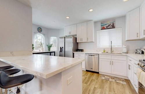 Santa Ana Heights House | Dual homes with 2 full kitchens, fast WiFi, fireplace, & patio - dog-friendly