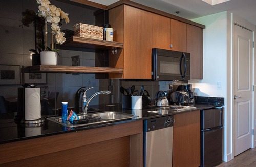 Lake Las Vegas Condo | Easy Access Suite with Lake Views!