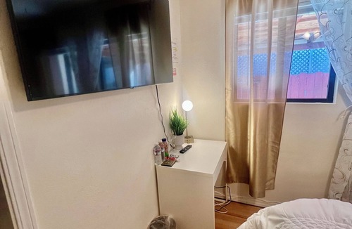 Sunnyvale House | Elegant Private Bedroom & Shared Bath fast wifi & free parking Near Levi's