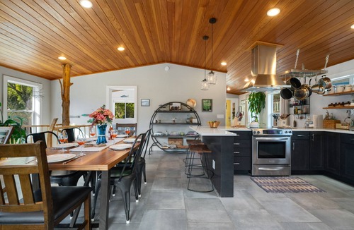 Neahkahnie Beach House | Elk Haven (previously Barefeet Retreat)-2 decks, dogs Ok, BBQ, close to beach