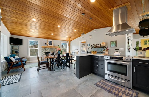 Neahkahnie Beach House | Elk Haven (previously Barefeet Retreat)-2 decks, dogs Ok, BBQ, close to beach