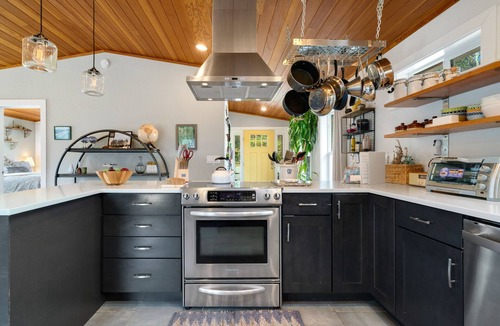 Neahkahnie Beach House | Elk Haven (previously Barefeet Retreat)-2 decks, dogs Ok, BBQ, close to beach