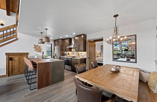 Estes Park Cabin | Elk Haven! Private Jacuzzi, Indoor/Outdoor Fireplace, Two Large Patios