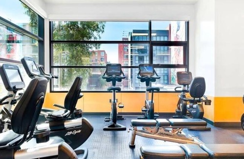 Hollywood Apartment | Emerald Ridge - Luxe Hollywood Walk of Fame