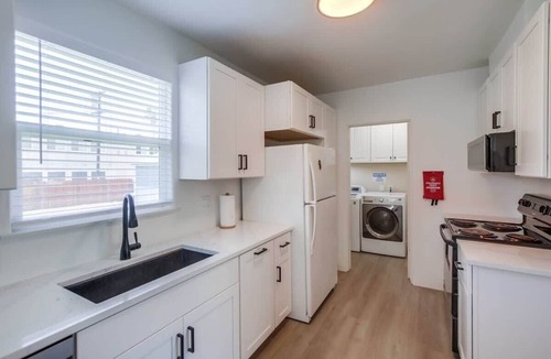Pacific Beach Cottage | Emerald Sea - Pet Friendly beach cottage