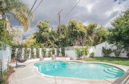 Sherman Oaks House | Enchanting Sherman Oaks Home With Pool permit #HSR two five zero zero 3222