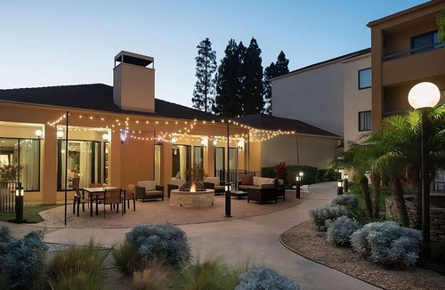 El Segundo House | Enjoy a Hassle-Free Stay! Pet-Friendly, Short Drive to Hermosa Beach Pier
