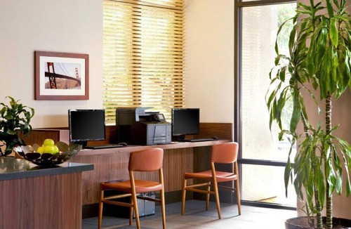 Emeryville House | Enjoy a relaxing stay at our hotel room near Oakland, CA