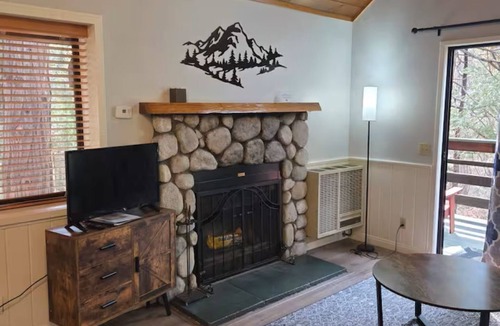 Idyllwild Cabin | Enjoy the beautiful mountain air!