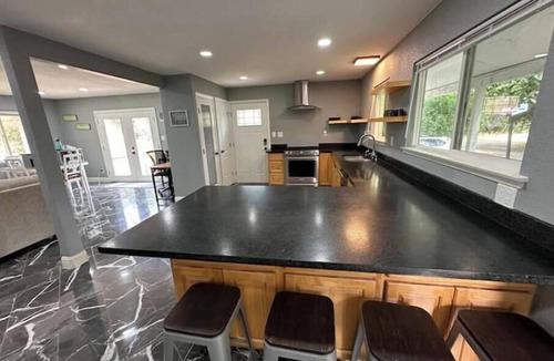 Bechelli House | Enjoy the Sacramento River Retreat!