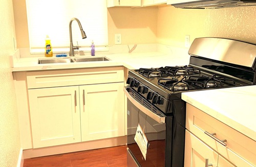 North Oak Park Apartment | Entire cozy studio w/separate entrance steps to UCD Med Ctr & Aggie Square
