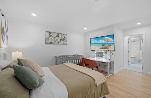 El Cajon House | Entire Private Home with Big Yard, View, King Bed, 10 Parking, 4 Bedrooms 3 Bathrooms, Available Now