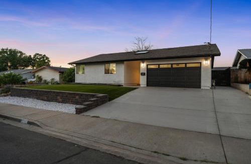 El Cajon House | Entire Private House with King Bed, Garage, Gated Backyard, 4Bedrooms 2Bathrooms, Available Now