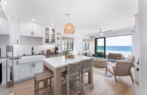 Mission Beach House | Entire Upper Oceanfront Masterpiece with Rooftop, Hot Tub + Sauna
